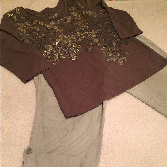 Brown top with metallic cougar print design - Picture 1 of 4